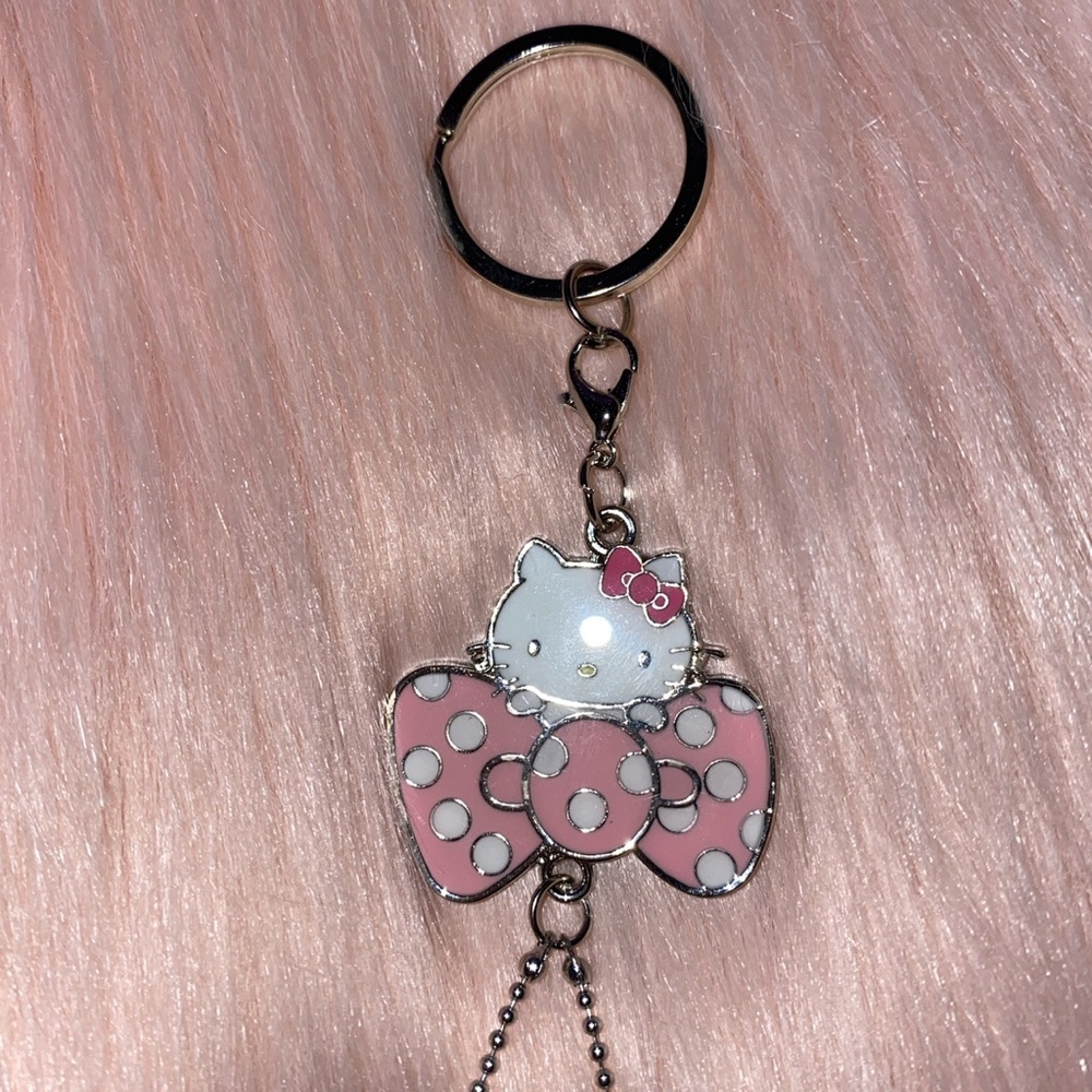 Hello Kitty Keychain - Picture 3 of 4